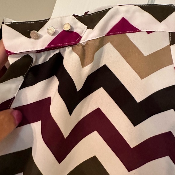 New directions brown, burgundy & tan chevron ladies blouse. Medium.Short sleeves - Picture 3 of 4